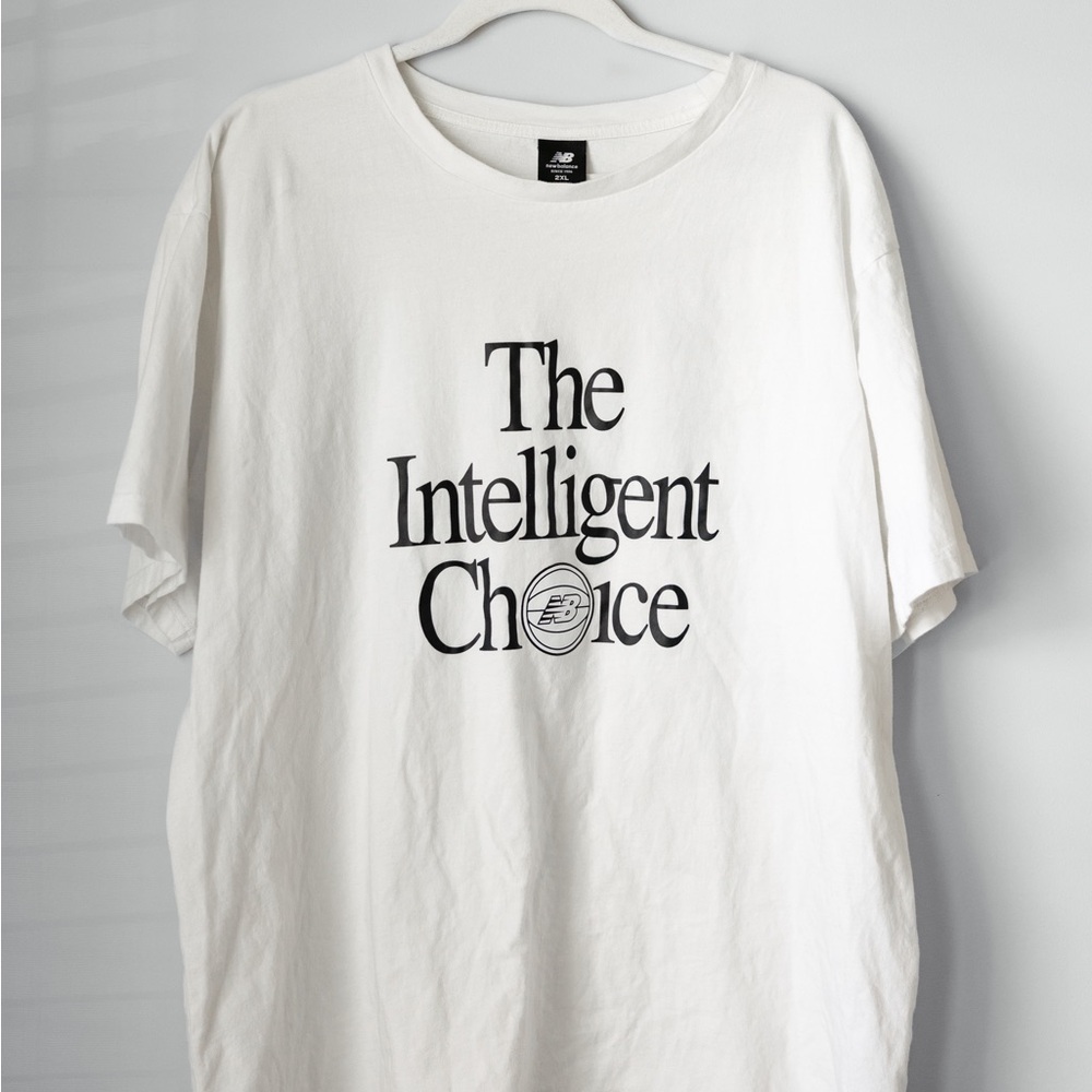 New Balance “The Intelligent Choice” Tee – 2XL – White Basketball Graphic